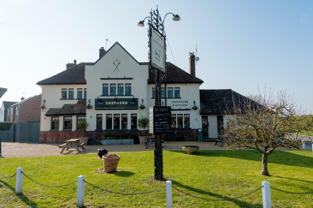 The Shepherd At Langham Boxted  Dış mekan fotoğraf